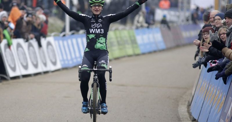 1e overwinning Marianne in WM3 pro cycling tenue
